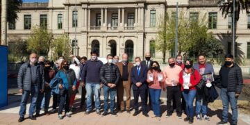 Radicales impulsan un aumento salarial del 30% a los docentes