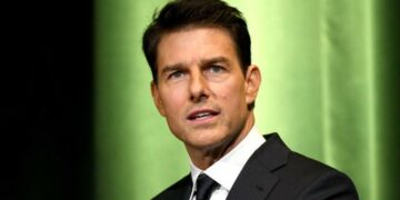 Tom Cruise aterrizó en helicóptero en el jardín de una familia inglesa