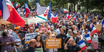 Siguen las protestas en Francia contra del pasaporte sanitario