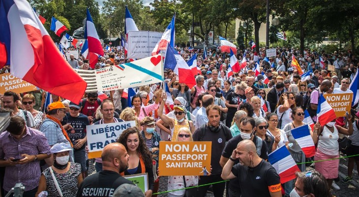 Siguen las protestas en Francia contra del pasaporte sanitario