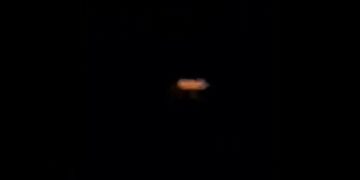 Según pasajeros, un OVNI acompañó su vuelo con destino a Río Grande
