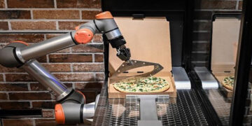 Abren la primera pizzería atendida en su totalidad por robots
