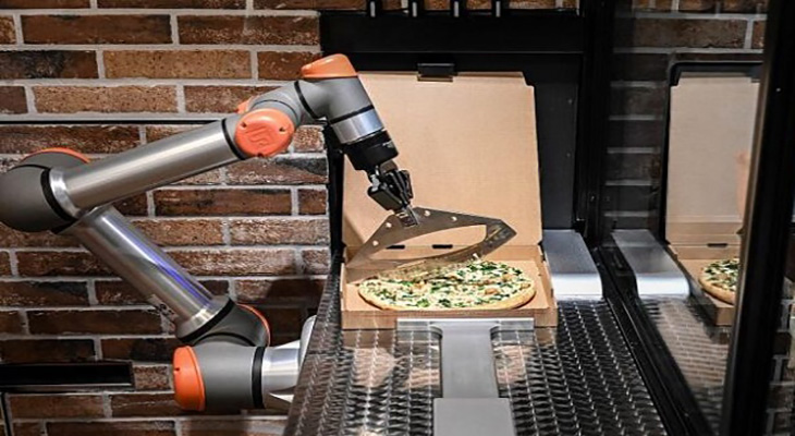 Abren la primera pizzería atendida en su totalidad por robots