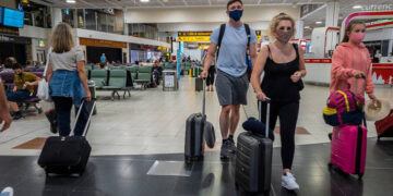 Habilitarán la entrada al país para familiares de argentinos
