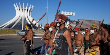 Denuncian a Bolsonaro por genocidio indígena