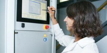 Las mujeres ocupan menos del 25% en ciencia y tecnología