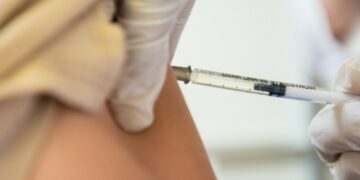 Convocan a voluntarios para ensayos de combinación de vacunas