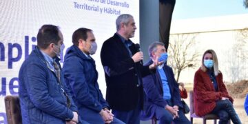 Ferraresi visitó Córdoba para firmar convenios de viviendas