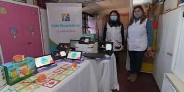Entregaron equipos a niños que cursan desde el hospital Infantil