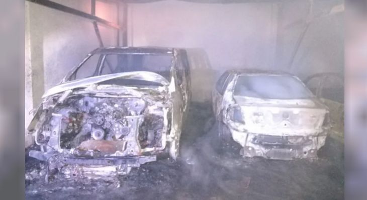 Un incendio destruyó seis autos en una playa de estacionamiento