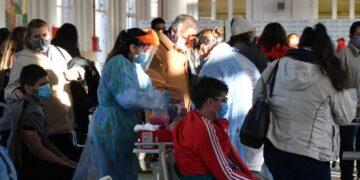 Masiva inmunización a menores de 18 años en toda la Argentina