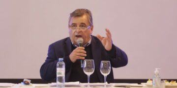 Negri se comprometió a rescatar a la clase media de la banquina