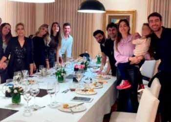 Crece el escándalo por las reuniones en Olivos