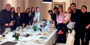 Crece el escándalo por las reuniones en Olivos