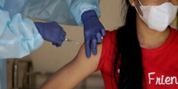 Habrá beneficios para los jóvenes que se inmunicen