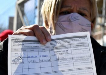 Analizan premiar a quienes se vacunen contra el coronavirus