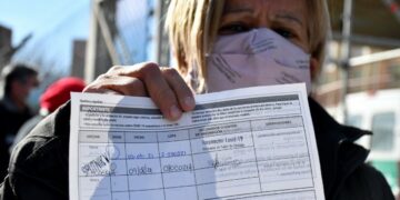 Analizan premiar a quienes se vacunen contra el coronavirus