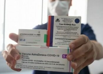 Deciden si combinarán vacunas