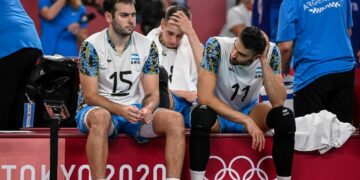 Tras caer ante los franceses, Argentina peleará el bronce con Brasil