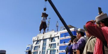 Los talibán empiezan a aplicar los castigos de la ley islámica