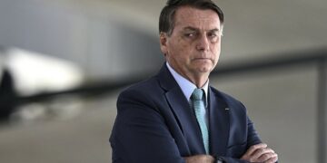 El escándalo por experimentos con pacientes de Covid-19 alcanza a Bolsonaro