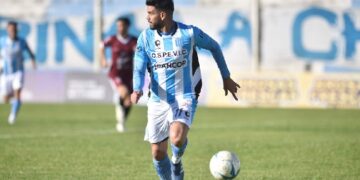 Racing perdió en Villa Ramallo y se quedó sin la punta del campeonato