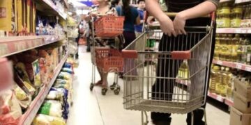 El 80% de la población no logró acceder a la canasta básica total