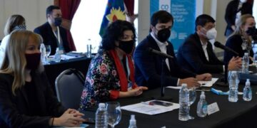 El Cofesa acordó buscar a las personas que no se inscribieron para vacunarse