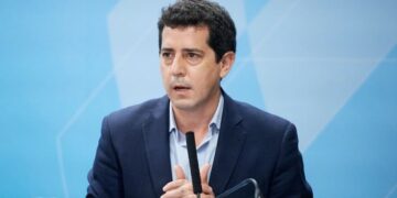 Desmienten que el Presidente haya aceptado la renuncia de De Pedro