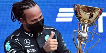 Hamilton llegó a 100 victorias en la F1 tras coronarse en el GP de Rusia