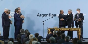 Comenzó la carrera política hacia las legislativas