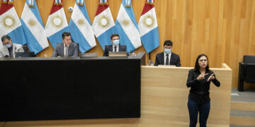 La traducción a lengua de señas será obligatoria en todas las sesiones