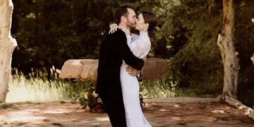 Se casó Lily Collins, la estrella de Emily en París”
