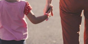 Designan tutores de una menor a los padres de un compañero de colegio