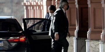 El Presidente se reúne con los ministros que no presentaron su renuncia