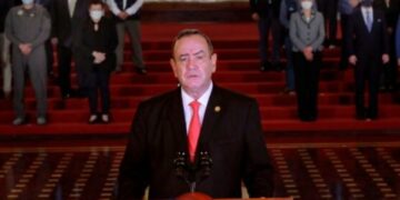 Guatemala aplica un toque de queda para frenar a Delta