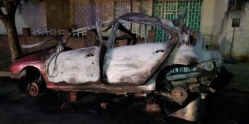 Un vehículo explotó y provocó daños en viviendas de B° Renacimiento