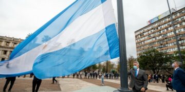 Izamiento de bandera rumbo al 40° aniversario de la guerra de Malvinas