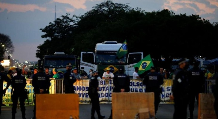 Bolsonaro retrocede ante el caos que generó con sus amenazas
