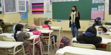 Docentes no vacunados deberán presentar un PCR negativo por semana