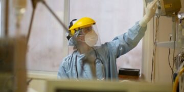 Reportaron 93 muertos y 1.496 nuevos contagios de coronavirus