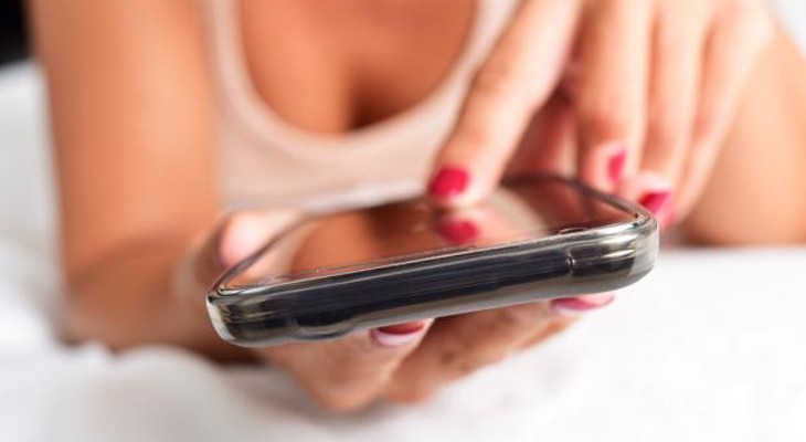 Cinco de cada 10 adolescentes practican sexting