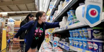 En agosto, una familia necesitó más de $64.000 para superar la pobreza