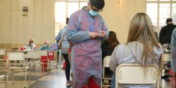 Comenzó la vacunación en adolescentes de 16 años sin comorbilidades