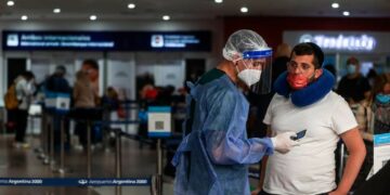 Nuevos requisitos sanitarios para quienes regresen desde el exterior
