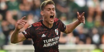 River le ganó como visitante a Banfield y conservó la punta del torneo