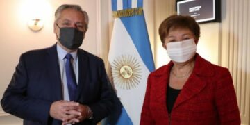 Fernández se reunió con la titular del FMI Kristalina Georgieva en Roma