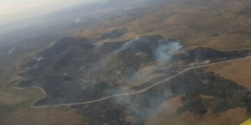 Combaten un incendio de alta montaña en proximidades de La Paz