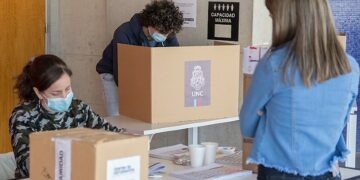 UNC: gran afluencia en el inicio de los comicios presenciales