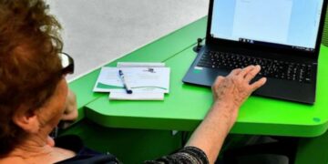 El 57,6% de los adultos mayores cuenta con conexión a internet